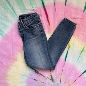 👖2/$30 | Lucky Brand Mid Rise Ava Crop Jean - Electric Wash | Size 2/26